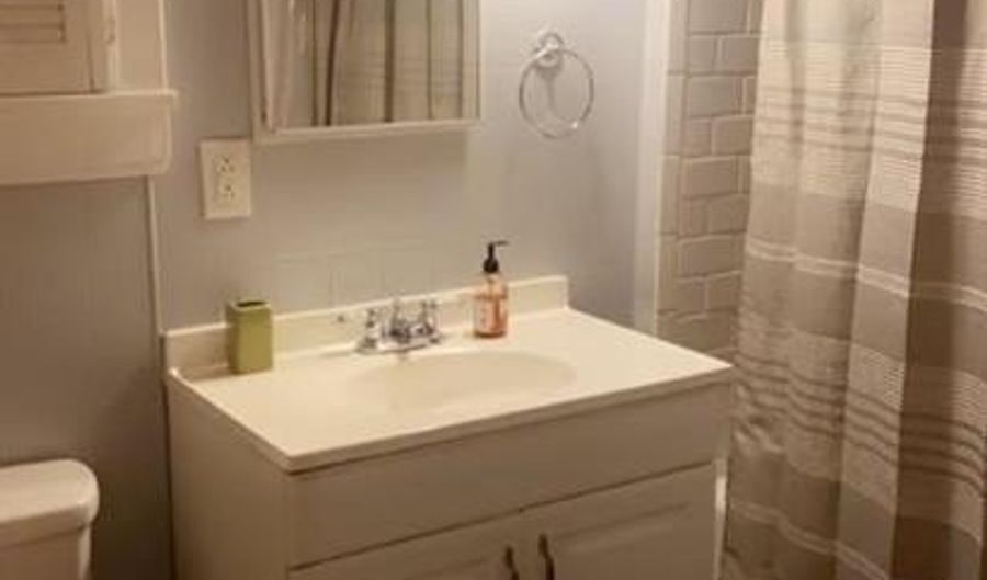 408 W 4th St 1F, Alton, IL 62002 - 1 Beds, 1 Bath