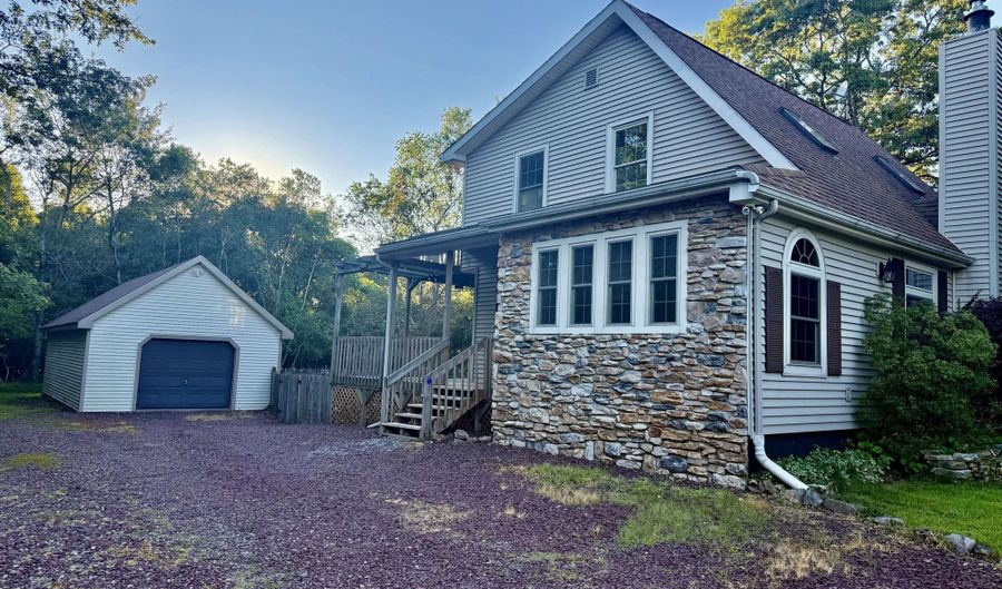 59 Penn Forest Trl, Albrightsville, PA 18210 - 3 Beds, 2 Bath