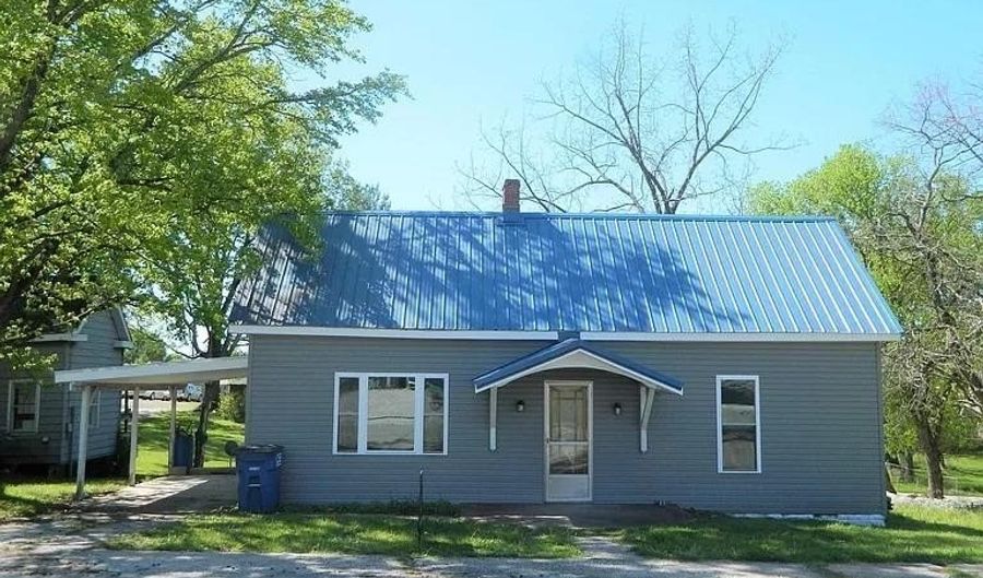 414 17th St, Bedford, IN 47421 - 3 Beds, 2 Bath