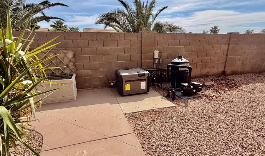 9340 W WENDEN Dr, Arizona City, AZ 85123 - 3 Beds, 2 Bath