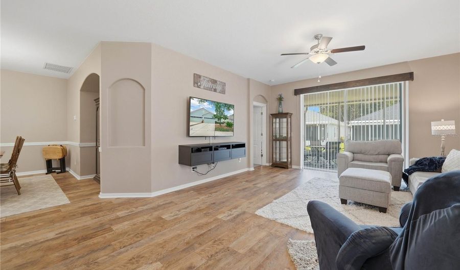 6936 SURREY OAK Dr, Apollo Beach, FL 33572 - 3 Beds, 2 Bath