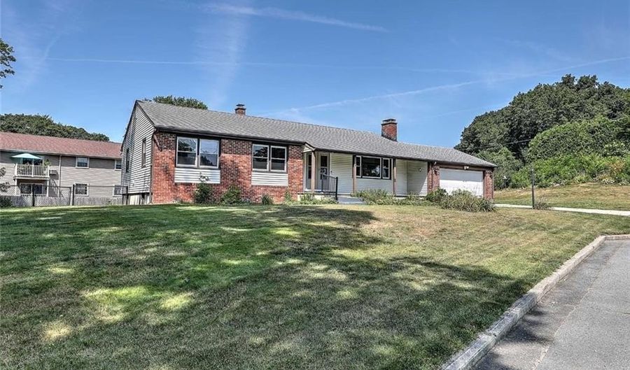 45 Countryside Dr, North Providence, RI 02904 - 3 Beds, 3 Bath