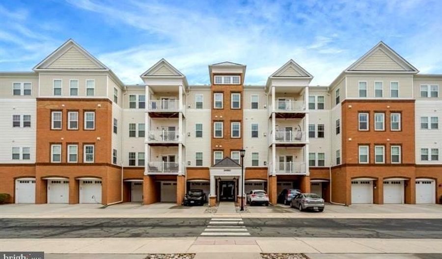 24660 WOOLLY MAMMOTH Ter 404, Aldie, VA 20105 - 3 Beds, 2 Bath