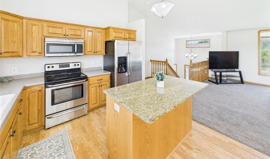 985 Waters Edge Cir, Avon, MN 56310 - 4 Beds, 2 Bath