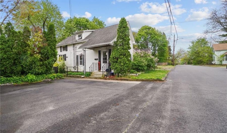 106 Providence Ave, East Providence, RI 02915 - 3 Beds, 2 Bath