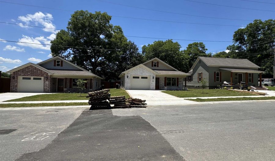 805 Pearl St, Benton, AR 72015 - 3 Beds, 2 Bath