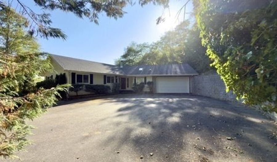 17264 MOUNTAIN Dr, Brookings, OR 97415 - 2 Beds, 2 Bath