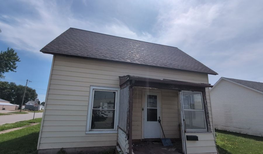 300 Elm St, Atlantic, IA 50022 - 3 Beds, 1 Bath