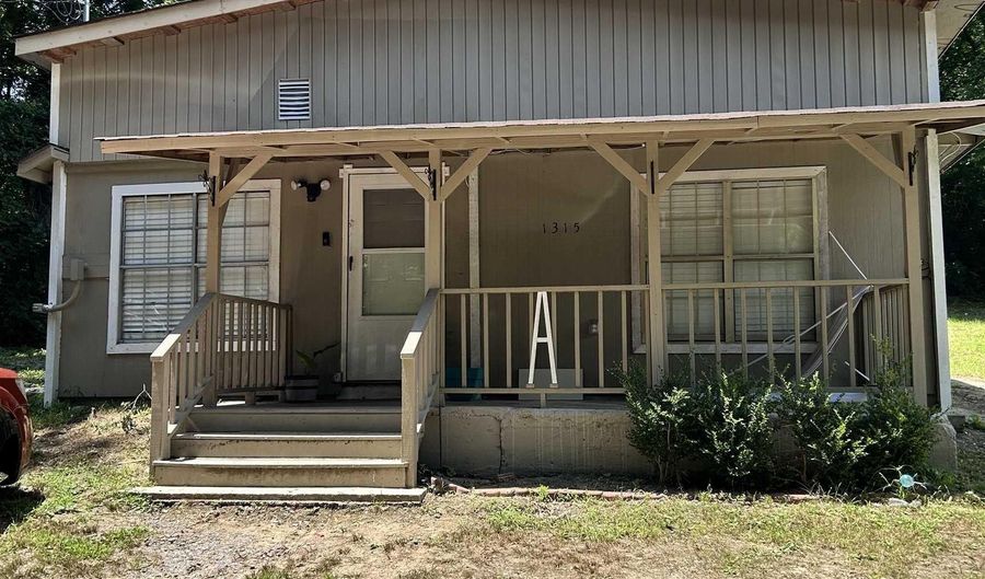 1315 Cedar St, Benton, AR 72015 - 3 Beds, 2 Bath