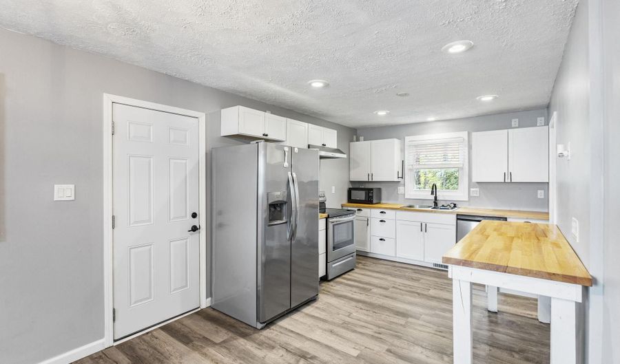 340 W Turner St, Bloomfield, IN 47424 - 3 Beds, 3 Bath