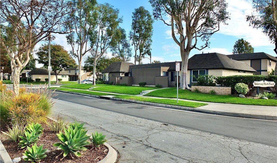 1136 S Dover Cir, Anaheim, CA 92805 - 2 Beds, 2 Bath