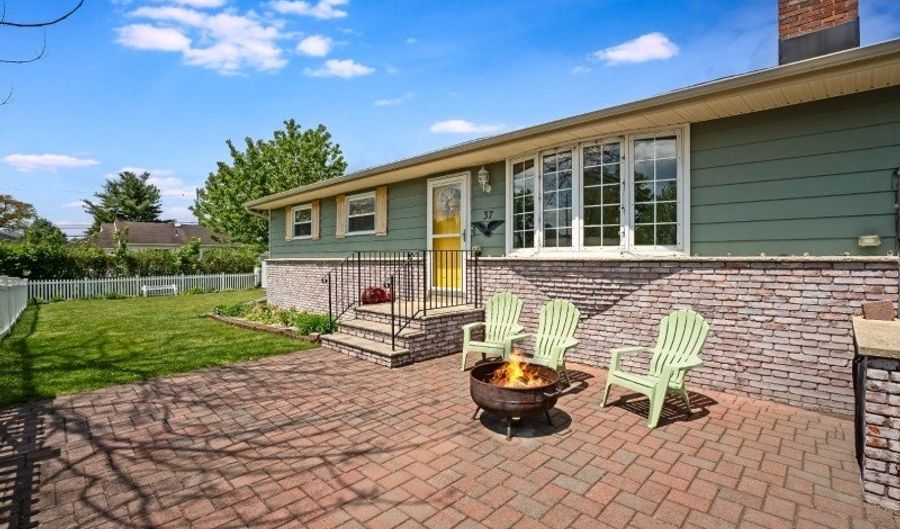37 North St, Andover, NJ 07801 - 3 Beds, 2 Bath