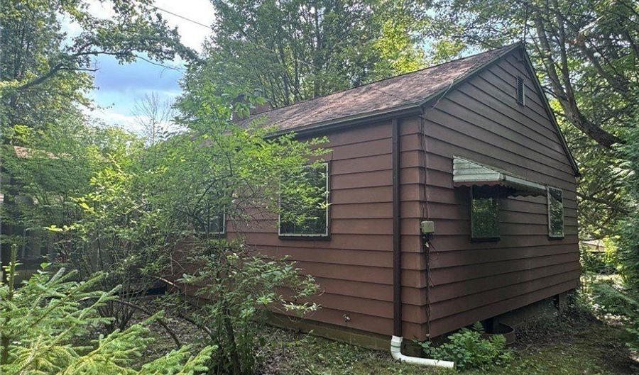 2410 N Revere Rd, Akron, OH 44333 - 3 Beds, 1 Bath