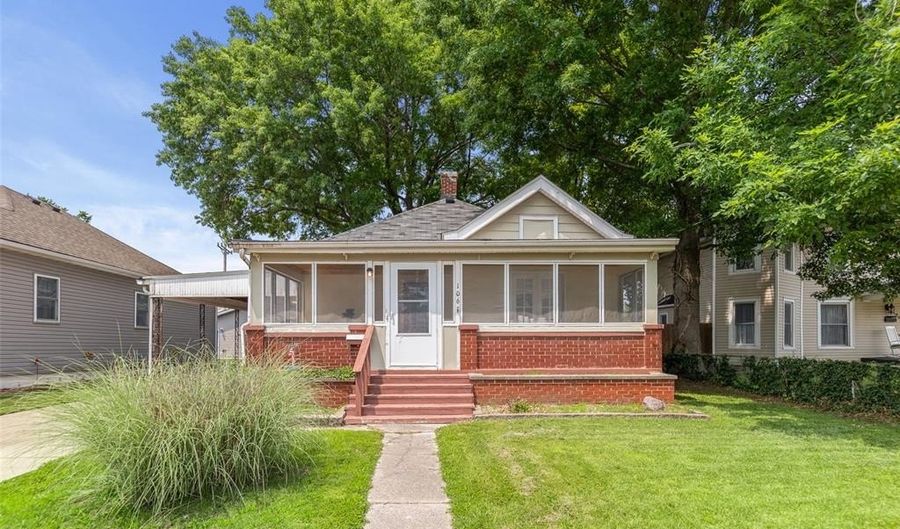 106 W Elm St, Alton, IL 62002 - 2 Beds, 1 Bath