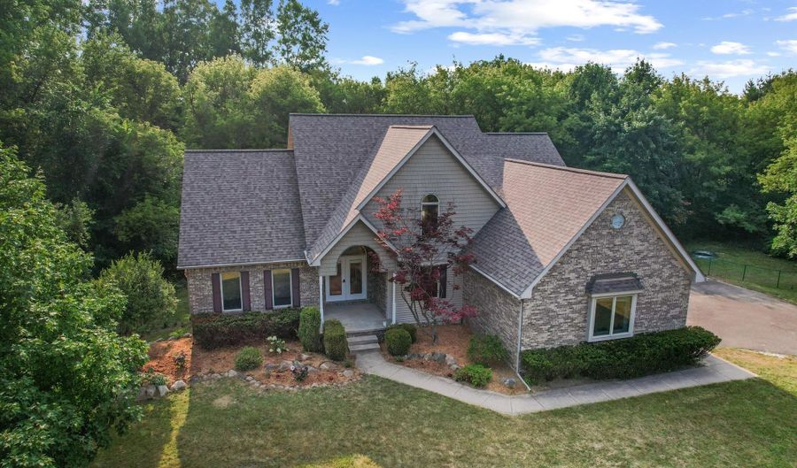 4055 Pontiac Trl, Ann Arbor, MI 48105 - 4 Beds, 4 Bath