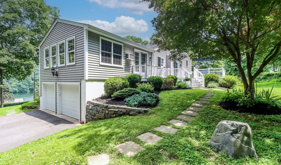 21 Lillinonah Dr, Brookfield, CT 06804 - 5 Beds, 3 Bath