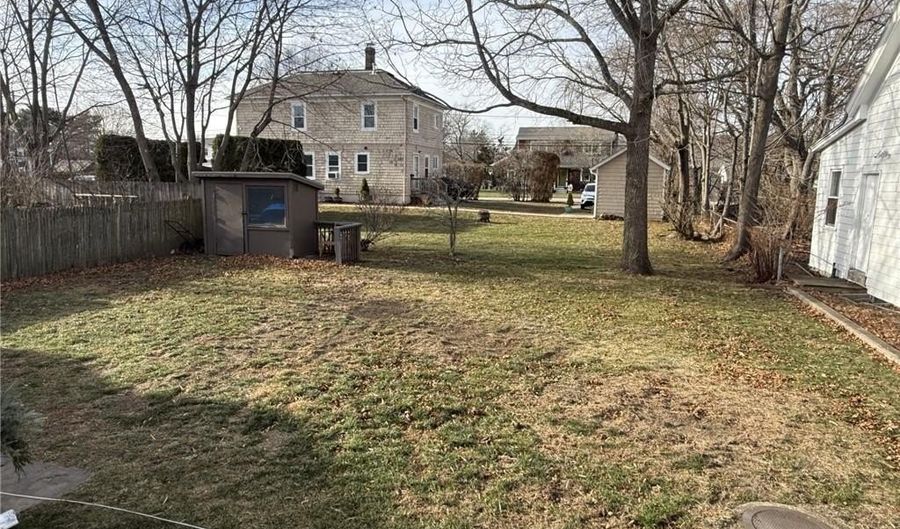863 Main St 1, East Greenwich, RI 02818 - 2 Beds, 1 Bath