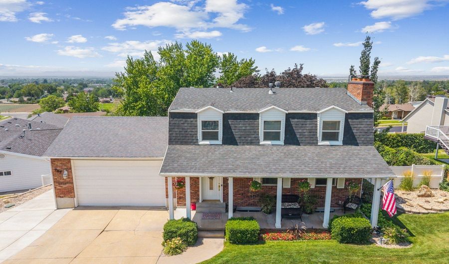 747 EASTHILLS, Bountiful, UT 84010 - 3 Beds, 2 Bath