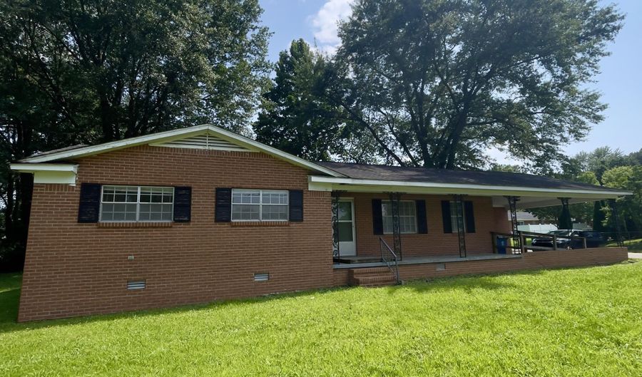 565 W Main St, Alamo, TN 38001 - 4 Beds, 2 Bath
