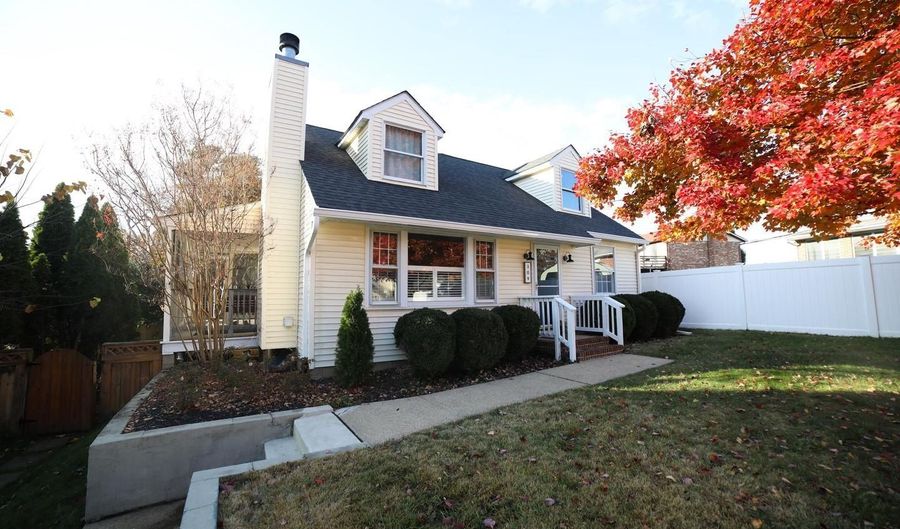 309 N WOODLAWN Ave N, Annapolis, MD 21401 - 4 Beds, 2 Bath