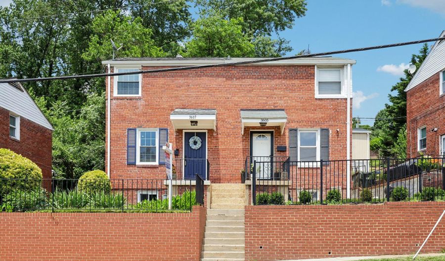 3607 25TH St S, Arlington, VA 22206 - 2 Beds, 3 Bath