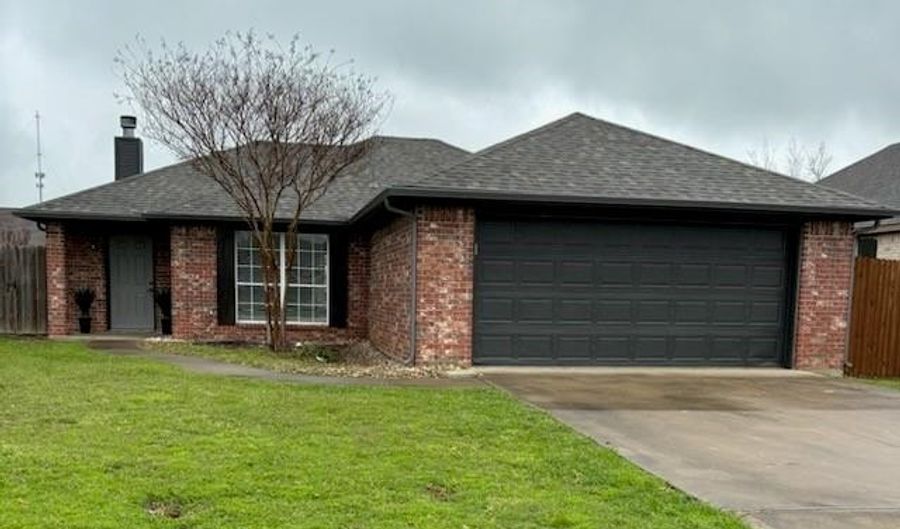 208 Cheyenne Trl, Alvarado, TX 76009 - 3 Beds, 2 Bath