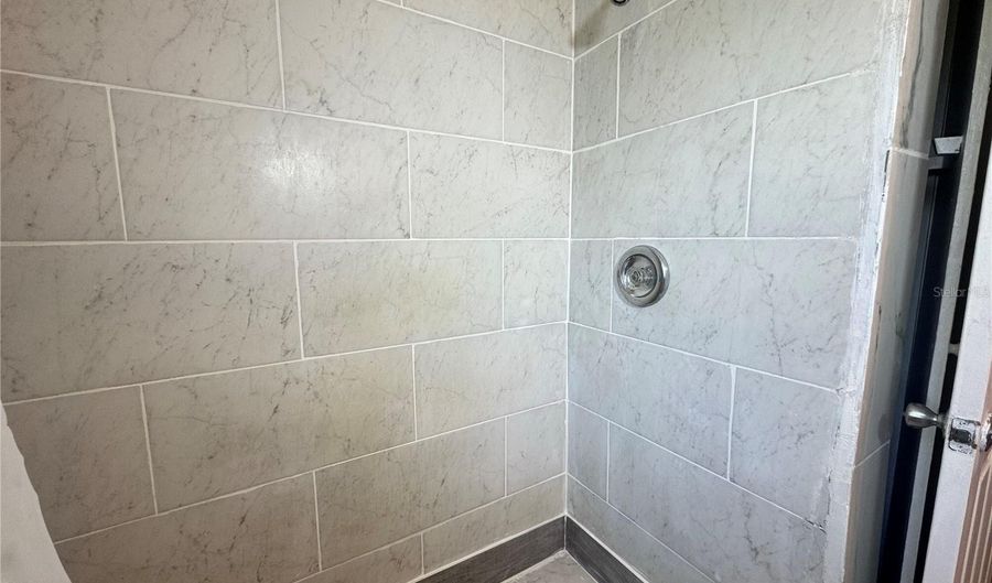 1009 DRUID Rd E, Clearwater, FL 33756 - 2 Beds, 1 Bath