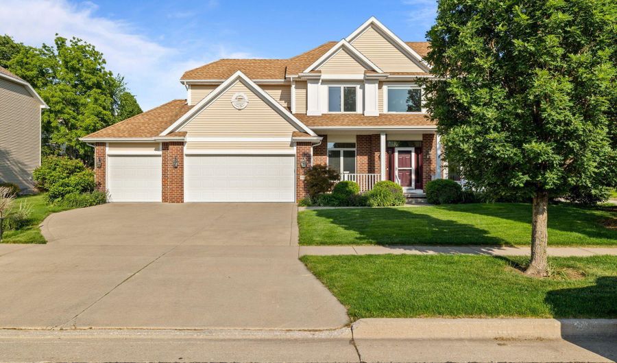 4002 Edgewater Dr, Ames, IA 50010 - 4 Beds, 4 Bath