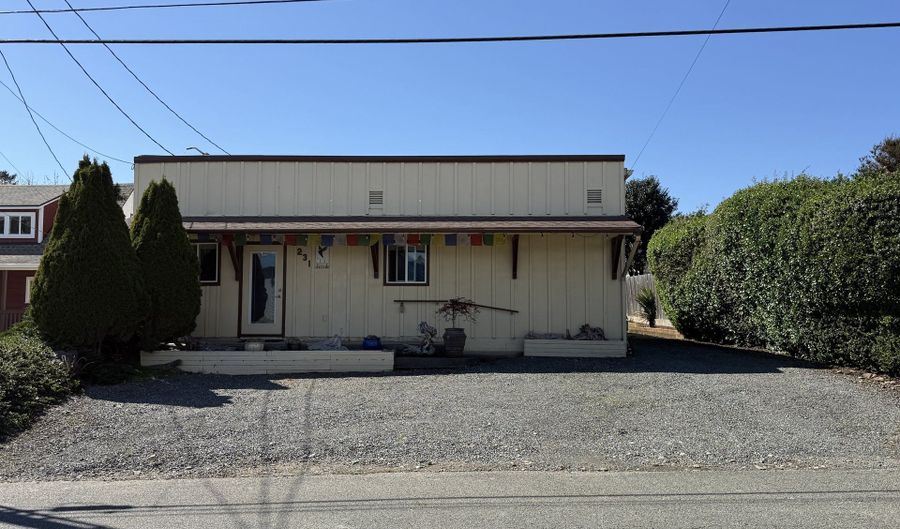 231 WHARF St, Brookings, OR 97415 - 3 Beds, 2 Bath
