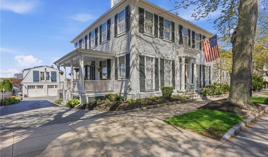 693 Hope St, Bristol, RI 02809 - 3 Beds, 4 Bath