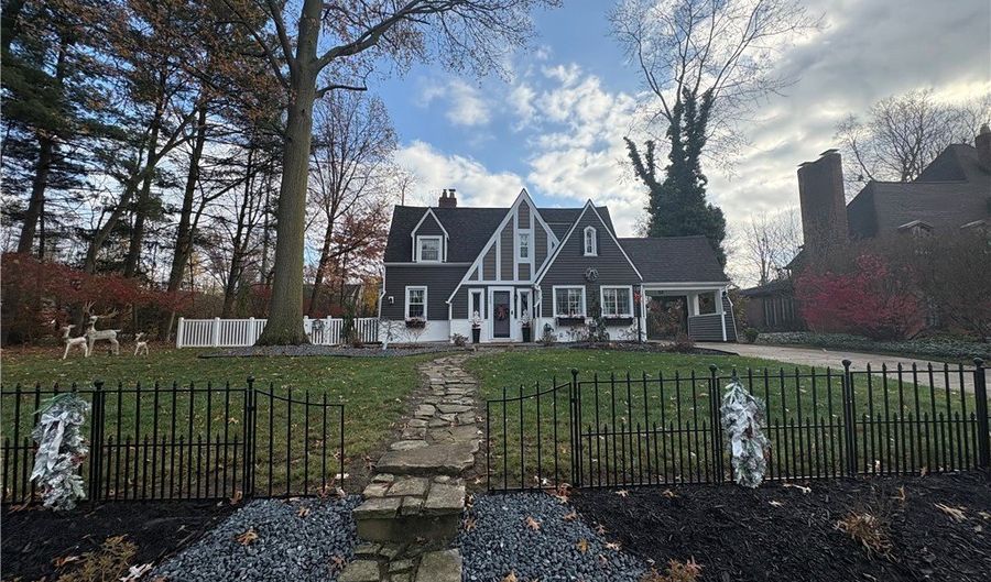 1422 Robinwood Rd, Alliance, OH 44601 - 3 Beds, 3 Bath