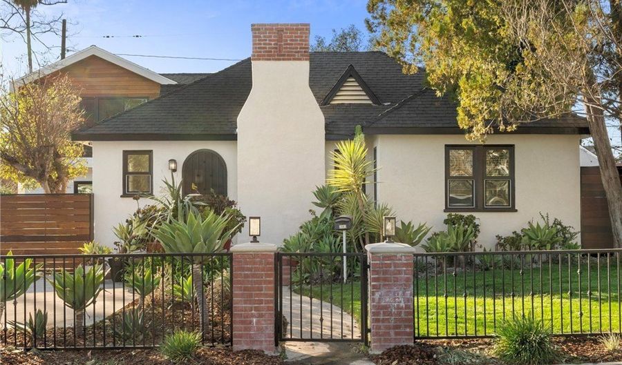 2083 Parnell Way, Altadena, CA 91001 - 3 Beds, 2 Bath