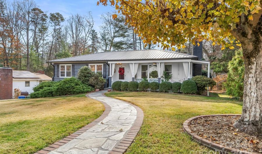 5 Deanwood Cir, Asheville, NC 28803 - 4 Beds, 3 Bath