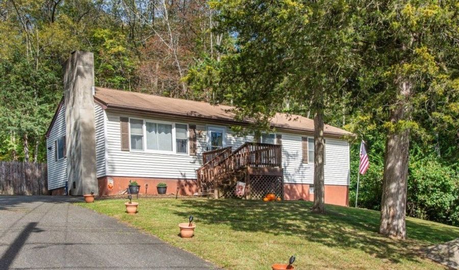 26 Cedar Ridge Dr, Alloway, NJ 07462 - 4 Beds, 1 Bath