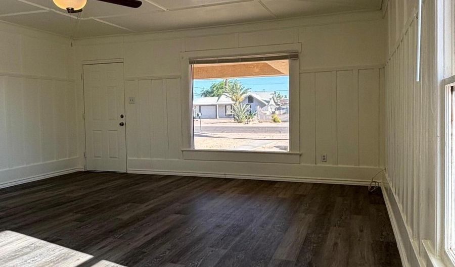 222 W 9TH St W, Casa Grande, AZ 85122 - 2 Beds, 1 Bath