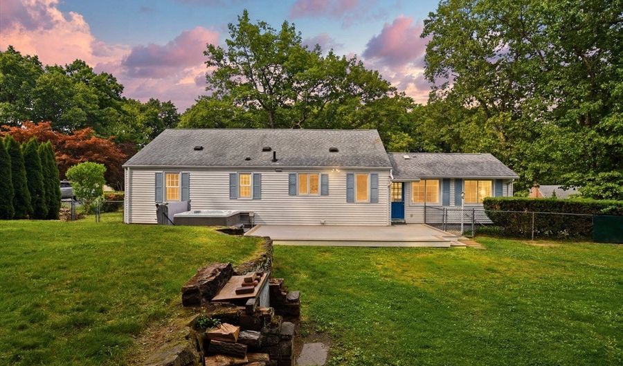79 Spencer St, Agawam, MA 01001 - 3 Beds, 2 Bath