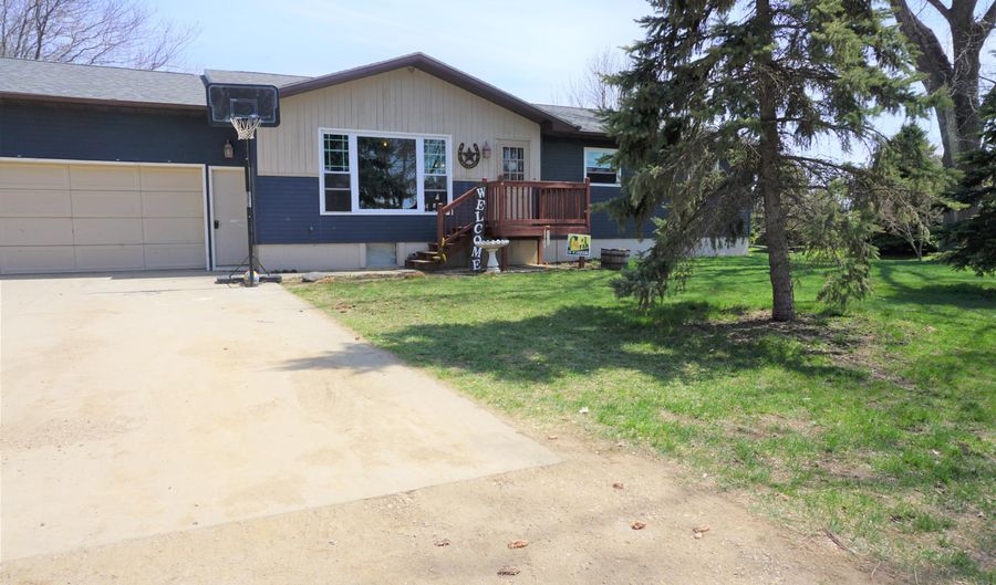 780 Maple Ave SE, Wolsey, SD 57384 - 3 Beds, 3 Bath