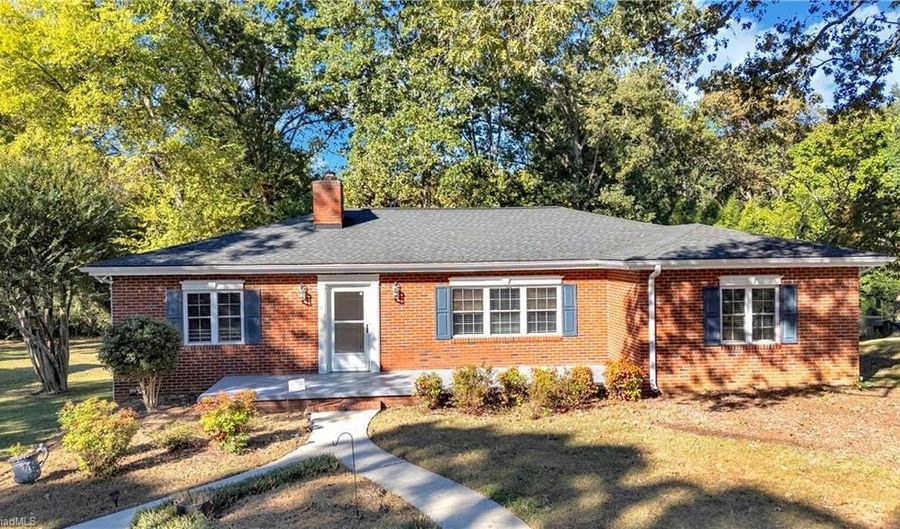 627 Oakmont Dr, Asheboro, NC 27205 - 3 Beds, 2 Bath