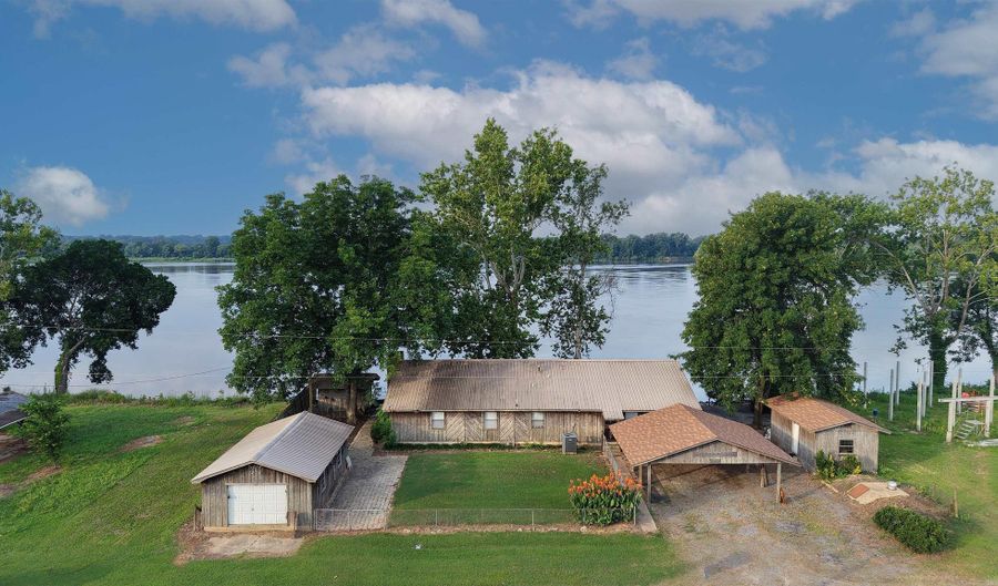 9106 E Swan Lake Rd, Altheimer, AR 72004 - 1 Beds, 2 Bath