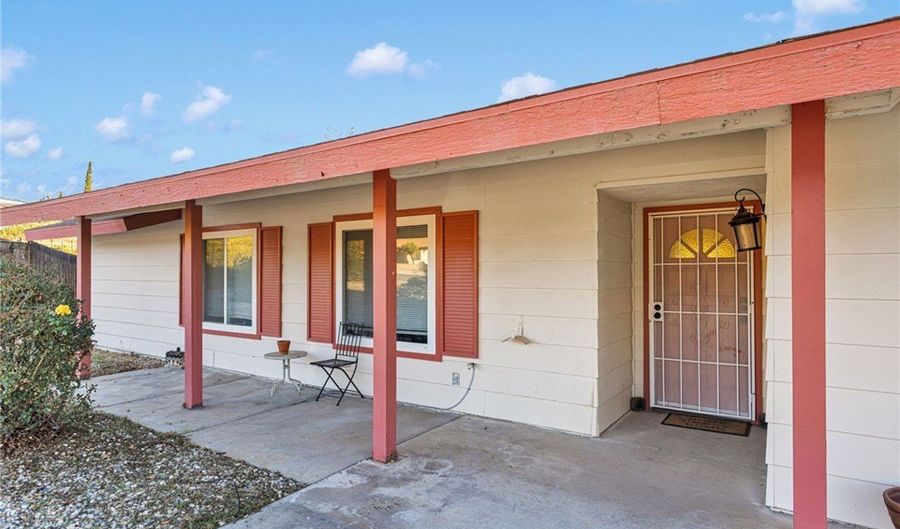 13167 Olathe Rd, Apple Valley, CA 92308 - 4 Beds, 2 Bath