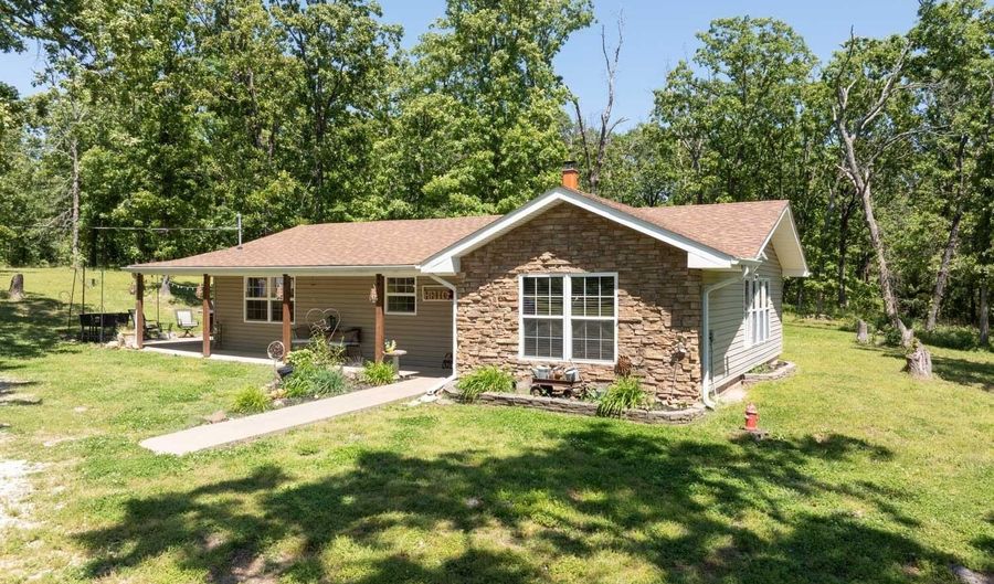 8319 SE Prairie Rd, Baxter Springs, KS 66713 - 3 Beds, 2 Bath