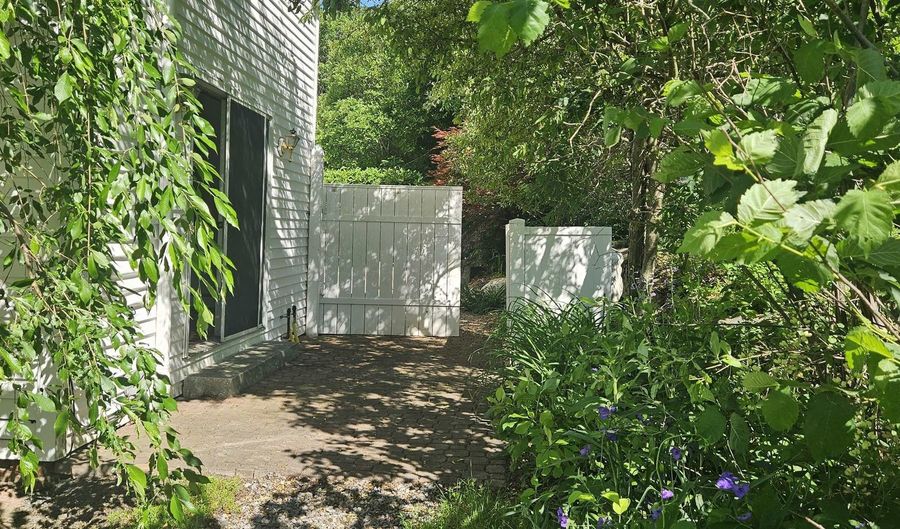 40 Mayhew St A, Bristol, NH 03222 - 1 Beds, 1 Bath