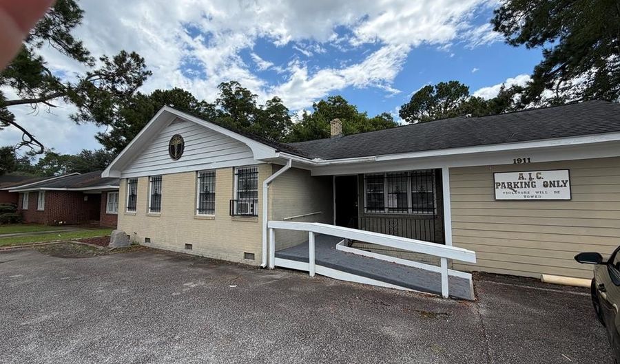 1911 Palymra Rd, Albany, GA 31701 - 3 Beds, 3 Bath