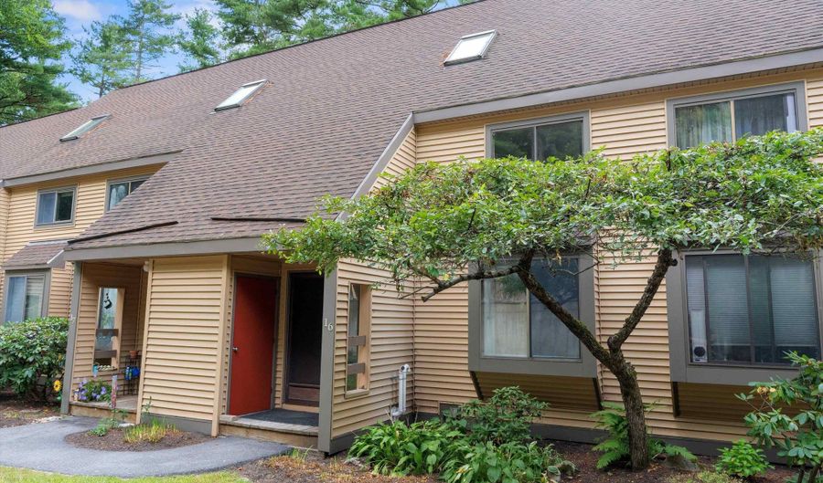 16 S Browning Ct, Pembroke, NH 03275 - 3 Beds, 2 Bath