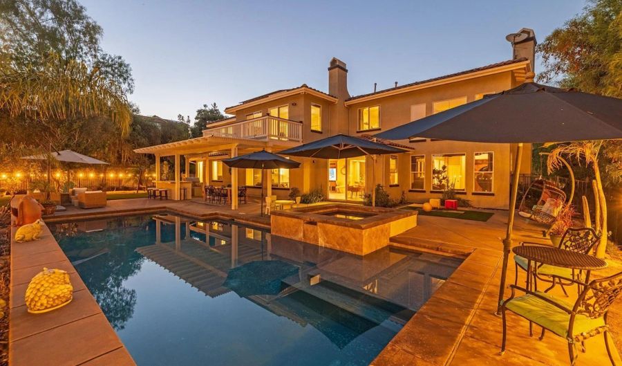 2124 Pamplona Ct, Escondido, CA 92025 - 5 Beds, 5 Bath