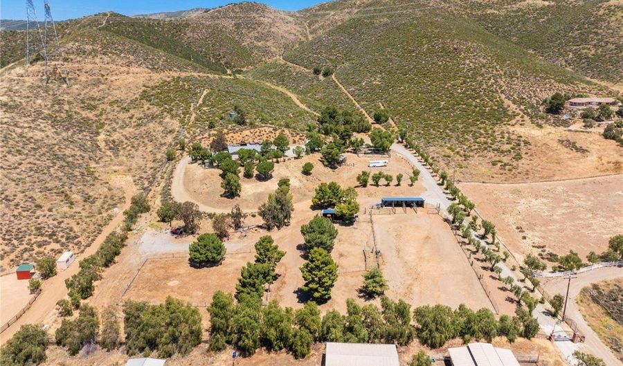 35675 Peppertree, Agua Dulce, CA 91390 - 3 Beds, 3 Bath