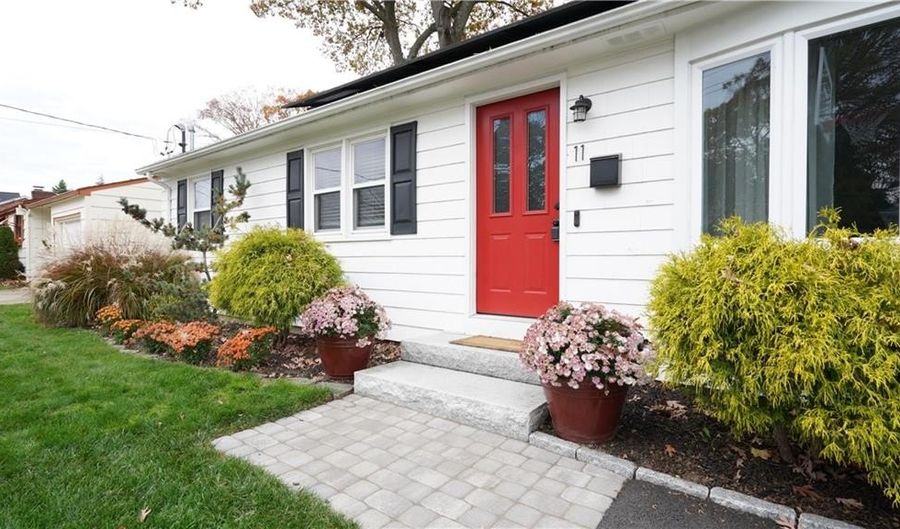 11 N Rose St, East Providence, RI 02914 - 3 Beds, 1 Bath