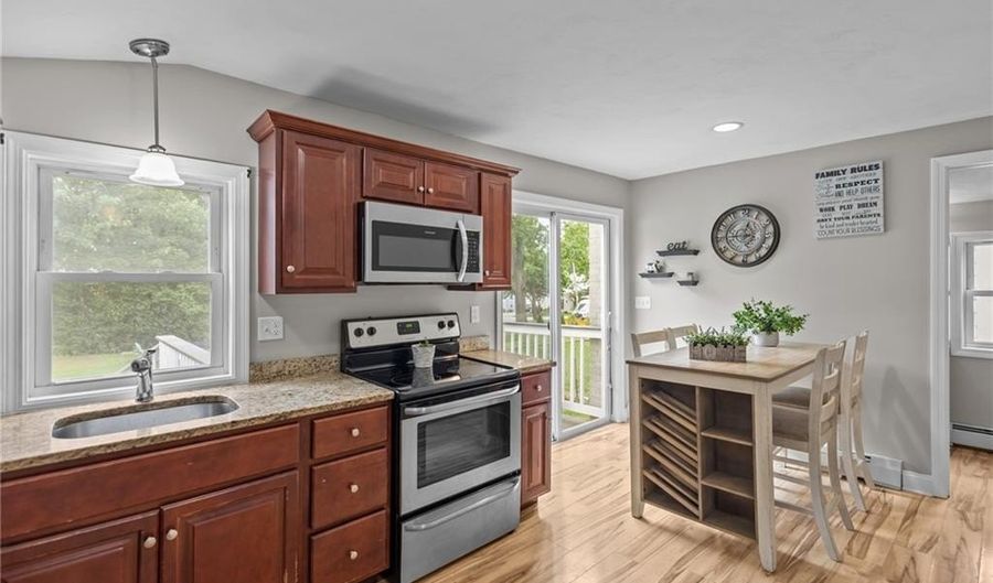 754 High St, Cumberland, RI 02864 - 2 Beds, 1 Bath