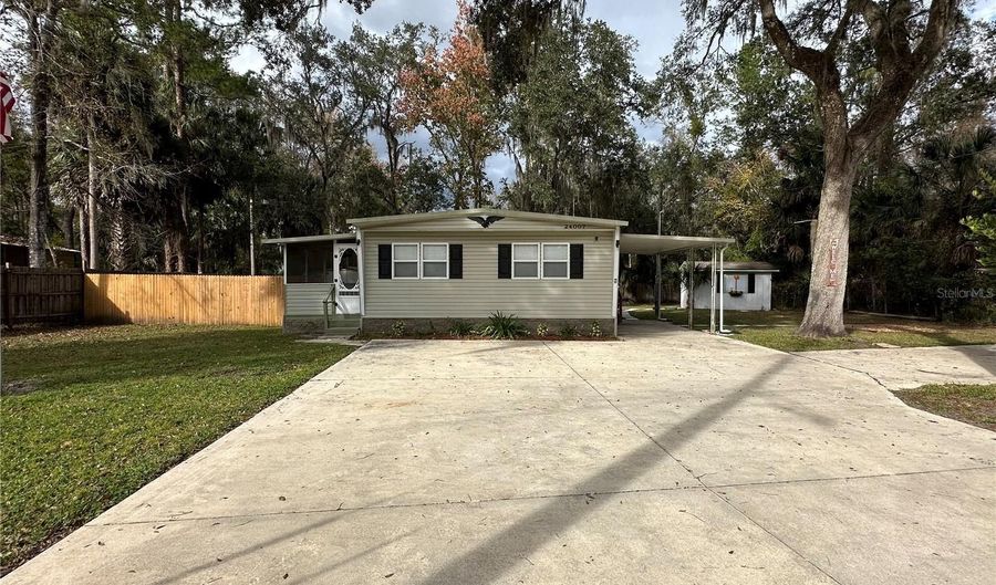 24007 RIVER Rd, Astor, FL 32102 - 2 Beds, 2 Bath