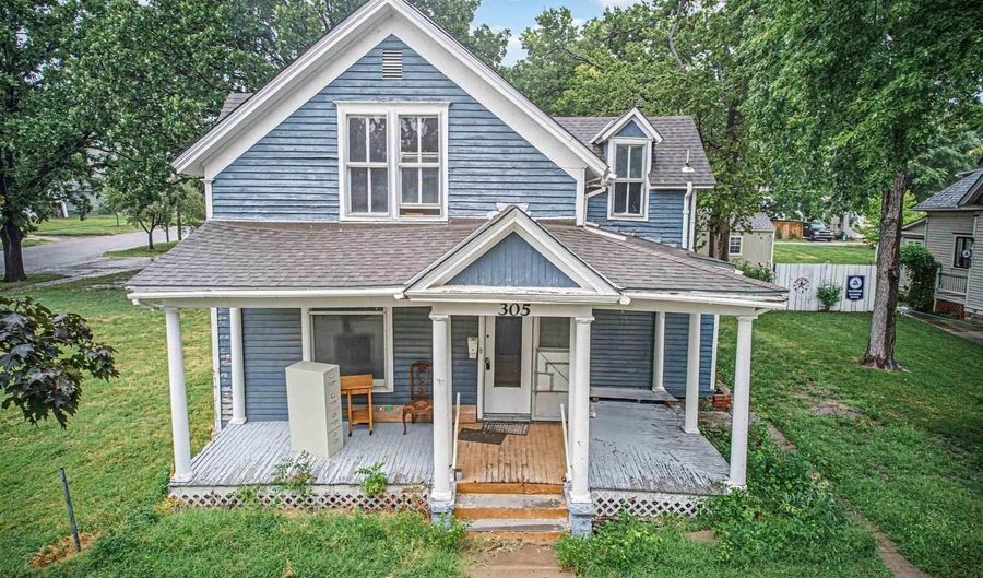 301 And 305 NW 6th St, Abilene, KS 67410 - 4 Beds, 3 Bath
